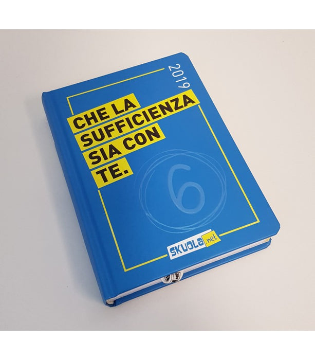 immagine-1-diario-agenda-medium-16-mesi-skuola.net-azzurro-ean-8009117949556