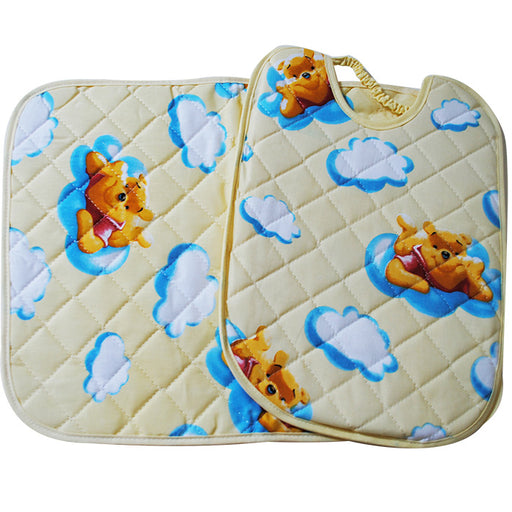 immagine-1-kit-tovaglietta-colazione-con-bavaglino-winnie-the-pooh-disney-gialla