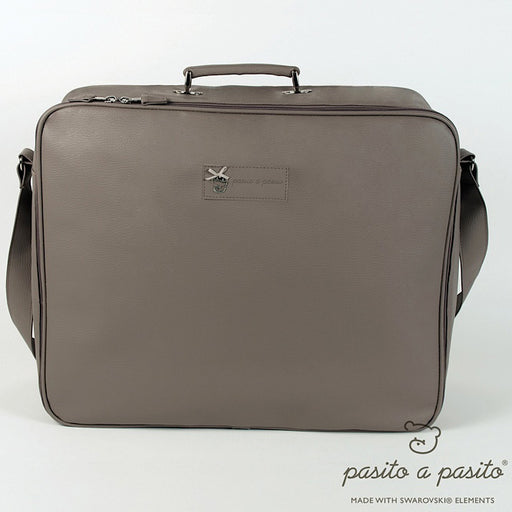 immagine-1-valigia-clinica-pasito-a-pasito-bebe-in-ecopelle-beige-toffee-ean-8410446719640