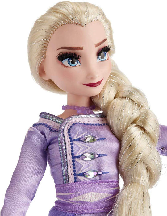 immagine-2-disney-frozen-2-fashion-doll-arendelle-elsa-con-particolareggiato-abito-da-viaggio-blu-ean-5010993605217